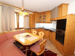 Apartment (3 Bedrooms) | Private kitchen | Microwave, oven, dishwasher, coffee/tea maker - Apartment Robé (Sankt Gallenkirch)