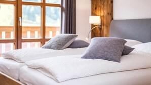 10 bedrooms, WiFi, bed sheets