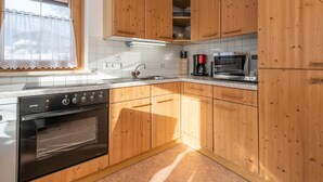 Fridge, microwave, oven, dishwasher - Bichl (Viehhofen)
