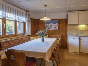 In-room dining - Landhaus Barbara (Silbertal)