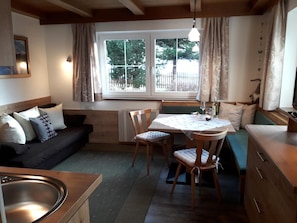 In-room dining - Petter 1 (Tobadill)
