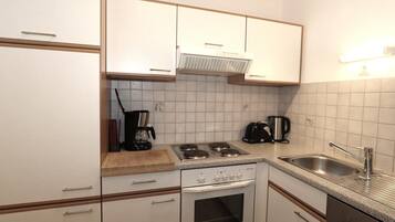 فرن، غسالة أطباق، ماكينة لصنع القهوة/الشاي، جهاز طهي للأرز