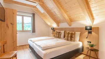 4 bedrooms, iron/ironing board, bed sheets