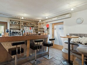 TV, foosball, toys - Grieswirt (Itter)