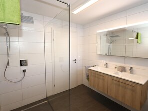 Apartment (2 Bedrooms) | Bathroom | Shower