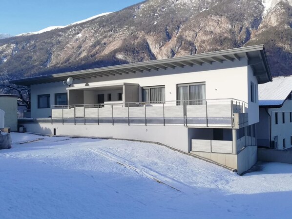 المنشأة من الخارج