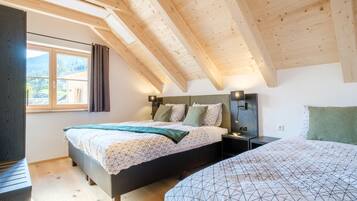 4 bedrooms, bed sheets
