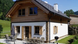 Outdoor dining - Haus Hestia (Irdning-Donnersbachtal)