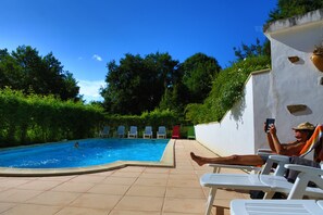 Outdoor pool - VACATION COTTAGES IN THE BASQUE COUNTRY A HAVEN OF PEACE IN THE COUNTRYSIDE, SWIMMING POOL   (La Bastide-Clairence)