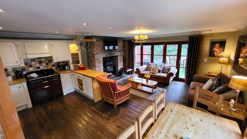 Red Squirrel Lodge - Retreat Group