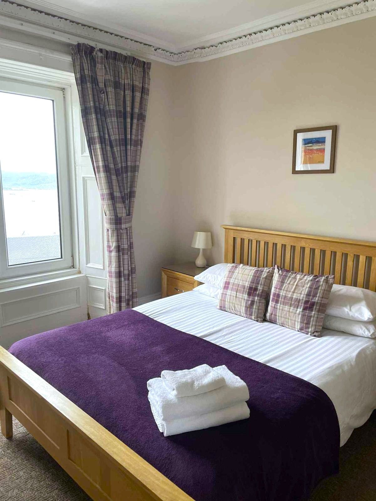 4 bedrooms, iron/ironing board, Internet, bed sheets