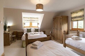 4 bedrooms, iron/ironing board, internet, bed sheets