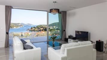 Villa (Five-Bedroom Villa with Private Pool) | Living room