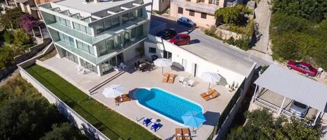 Outdoor pool, sun loungers