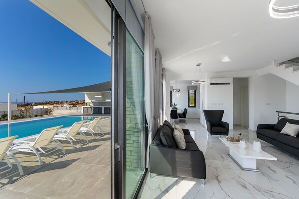 Luxury Villa | Living area