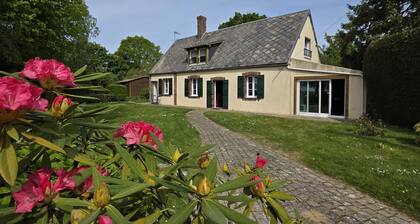 Countryside Retreat with Game Room, Spacious Garden, and Modern Amenities