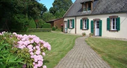 Maison Nature avec Salle de Jeux, Jardin Clos, et Wi-Fi Ă Dampierre-sous-Brou