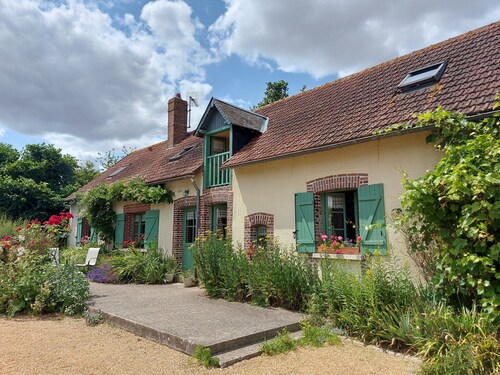 Charming Country Getaway with Garden, Near Paris - Sleeps 6
