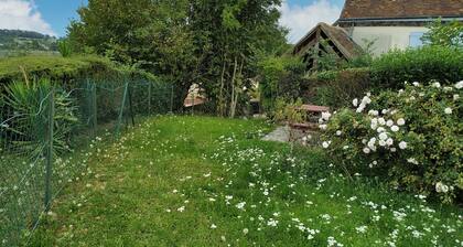 Charming 3-Bedroom Cottage in Trizay-Coutretot-Saint-Serge, Pet-Friendly, Near Outdoor Activities