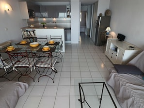 Interior - Air-conditioned apartment with sea-view terrace, private garage (Sète)