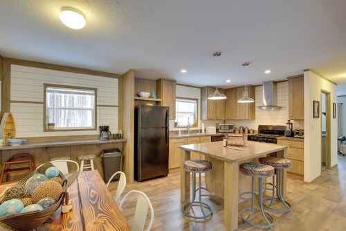 Stylish Chetek Hideaway w/ Lake + Dock Access!
