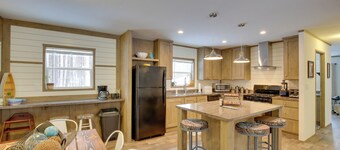 Stylish Chetek Hideaway w/ Lake + Dock Access!