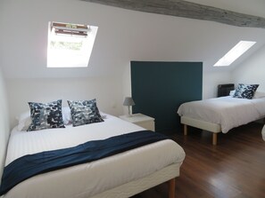 4 bedrooms, free WiFi, bed sheets - Forest Retreat with Games, Fireplace & BBQ - Ideal for Families and Groups (Senonches)