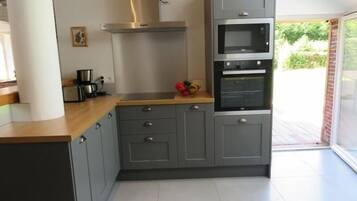 Fridge, dishwasher, highchair