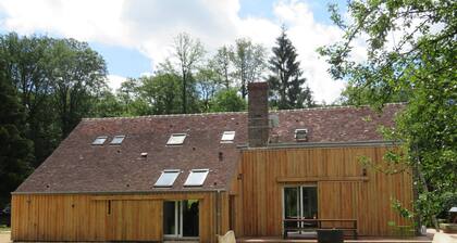 Forest Retreat with Games, Fireplace & BBQ - Ideal for Families and Groups