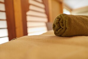 Masajes con piedras calientes, masajes tailandeses