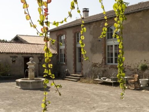 Sunny Gîte in a Historic Setting with Private Terrace, Parking, & Nearby Spa