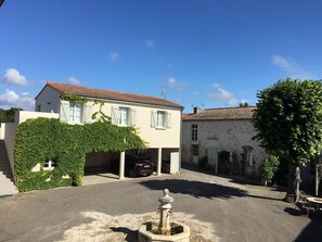 Exterior - Sunny Gîte in a Historic Setting with Private Terrace, Parking, & Nearby Spa (Talmont-Saint-Hilaire)