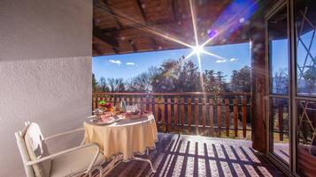 Family Apartment, 2 Bedrooms, 2 Bathrooms, Mountainside (La Verbanina Lake Maggiore Views) | Outdoor dining
