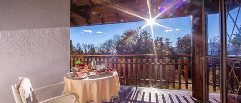 Family Apartment, Multiple Bedrooms, 2 Bathrooms, Mountainside (La Verbanina) | Outdoor dining