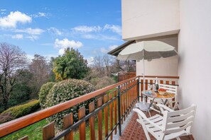 Departamento familiar, varias habitaciones, junto a la montaña (La Verbanina 2) | Balcón