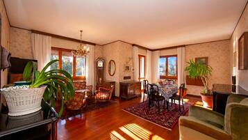 Family Apartment, Multiple Bedrooms, 2 Bathrooms, Mountainside (La Verbanina) | Dining