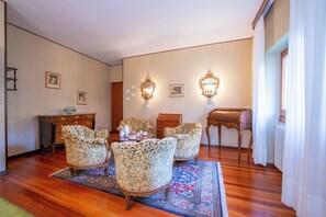 Familienapartment, Mehrere Schlafzimmer, Bergseite (La Verbanina 2) | Innenbereich