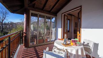 Family Apartment, Multiple Bedrooms, 2 Bathrooms, Mountainside (La Verbanina) | Outdoor dining