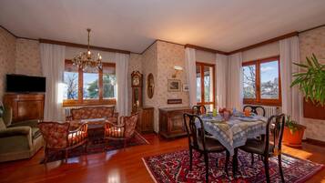Family Apartment, Multiple Bedrooms, 2 Bathrooms, Mountainside (La Verbanina) | Interior