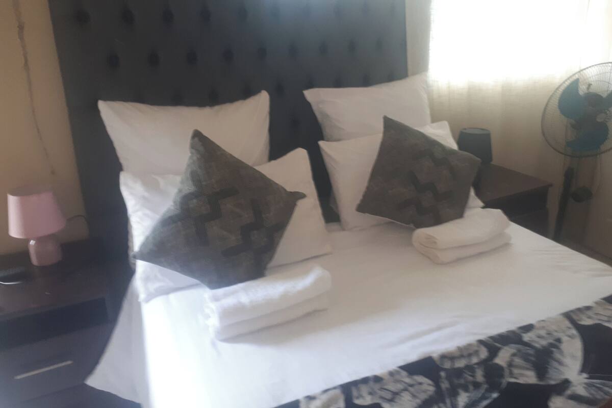 Deluxe-Zimmer | Bügeleisen/Bügelbrett, kostenloses WLAN, Bettwäsche