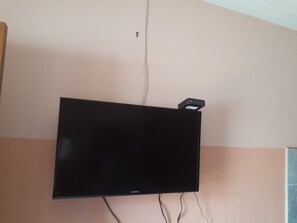 Deluxe Double Room | Television - C- Land Guest house Meyerton (Meyerton)