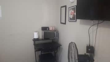 Design tweepersoonskamer | Een strijkplank/strijkijzer, gratis wifi, beddengoed