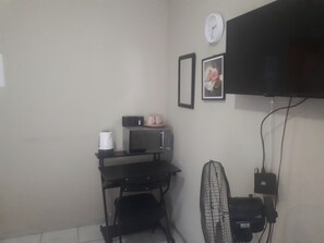 Design tweepersoonskamer | Een strijkplank/strijkijzer, gratis wifi, beddengoed