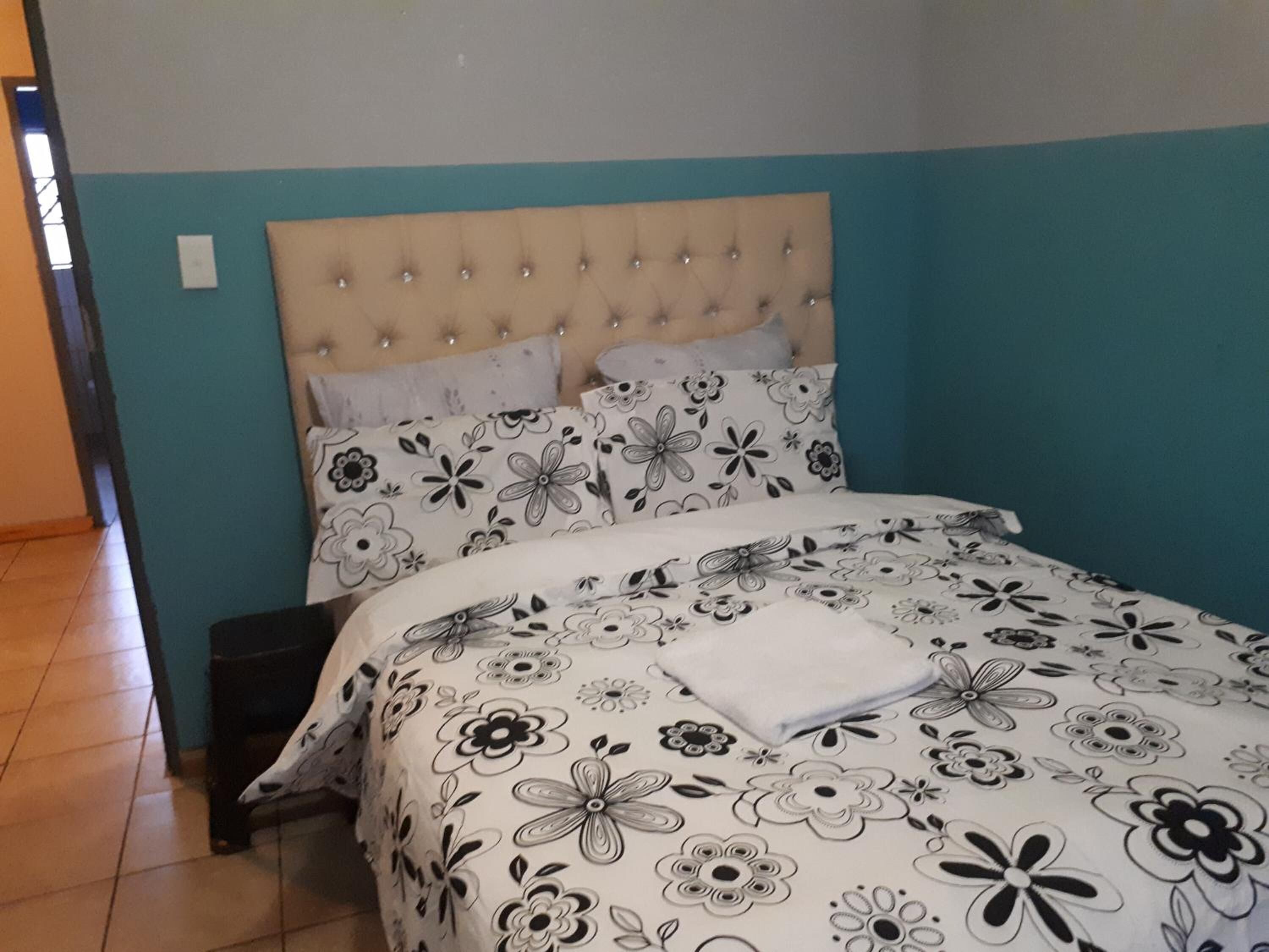 Een strijkplank/strijkijzer, gratis wifi, beddengoed