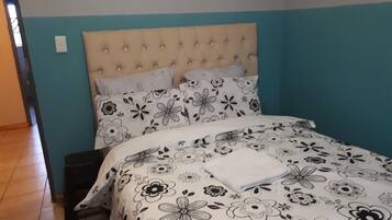 Iron/ironing board, free WiFi, bed sheets