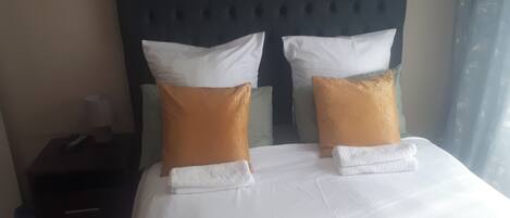 Chambre Double Confort | Fer et planche à repasser, Wi-Fi gratuit, draps fournis