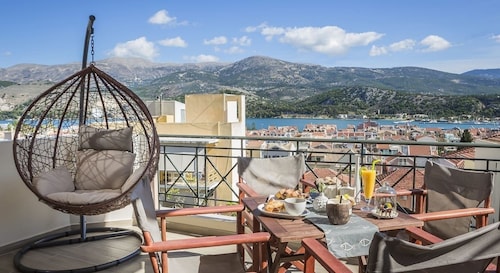 Grand View Maisonette