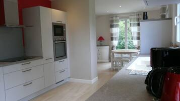 Réfrigérateur, micro-ondes, four, lave-vaisselle