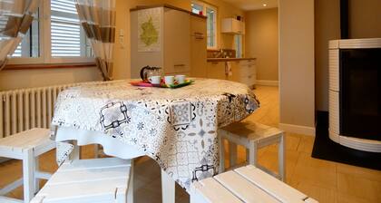 Maison en pierre rénovée, 3 chambres, jardin clos, équipée, calme et proche étang à Senonches