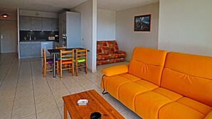 Living area - Spacious 60m² rated 3 stars, sea view terrace, near the beach (Sète)